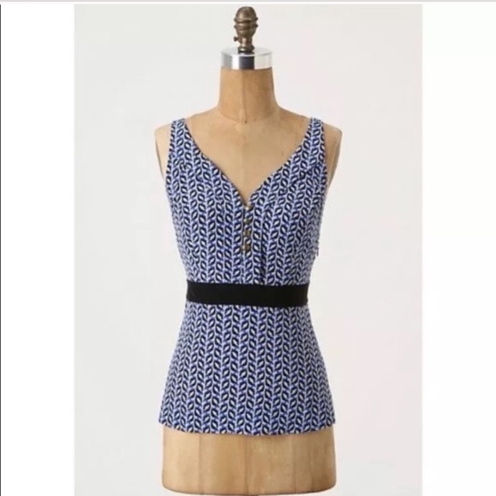 Anthropology bird print top.  Size 6